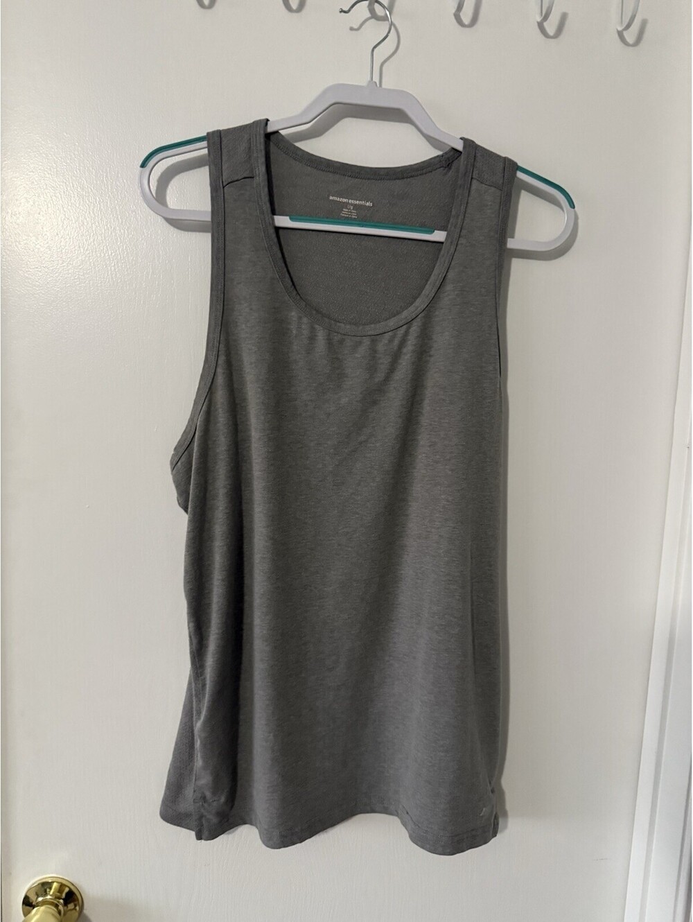 Amazon Essentials Men’s Large Gray Performance Athletic Tank Top Sleeveless